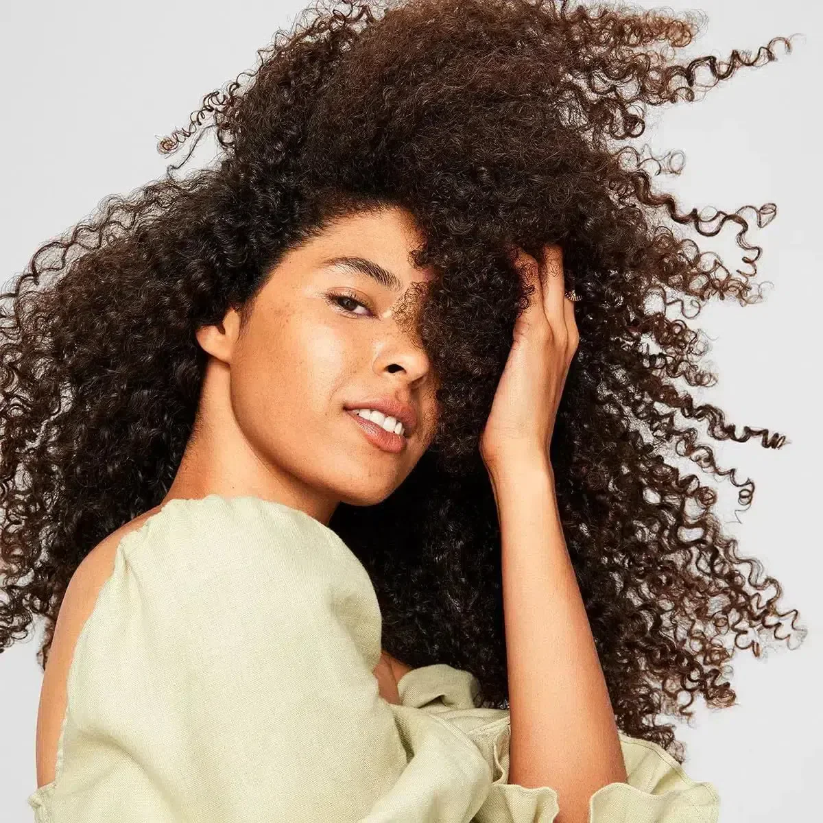 Clean Beauty Anti-Frizz Leave-In Treatment - Image 4